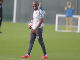 صحيفة جنوب أفريقية تكشف موقف بيرسي تاو من الانتقال إلى الزمالك