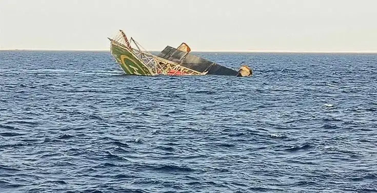 الأجهزة التنفيذية تواصل عمليات البحث عن مفقودين في حفار البترول المنكوب في البحر الأحمر