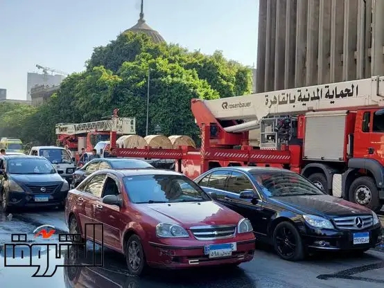 عودة الحياة لشارع رمسيس.. الحماية المدنية تبدأ مغادرة موقع حريق السنترال وتسيير حركة المرور