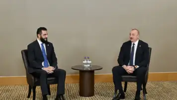 أذربيجان وسوريا تناقشان التعاون في مجال الطاقة بينما تعيدان بناء العلاقات