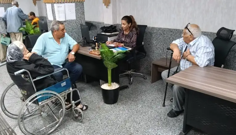 الجوازات تواصل تسهيل خدماتها لكبار السن وذوي الاحتياجات الخاصة