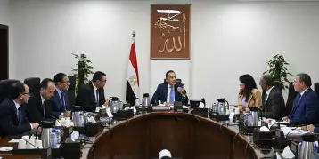 رئيس الوزراء يُتابع الخطة التنفيذية لمحطات تحلية مياه الساحل الشمالي الغربي