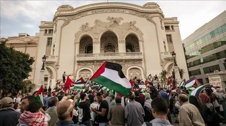 عشرات التونسيين يخرجون رفضا لقتل وتجويع الفلسطينيين في غزة