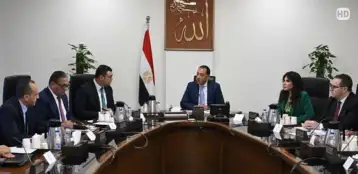 الإسكان تعرض خطط توفير الوحدات السكنية وتقنين الأراضي أمام رئيس الوزراء