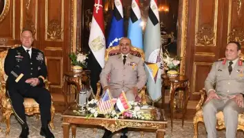 الفريق أحمد خليفة يلتقى قائد القيادة المركزية الأمريكية