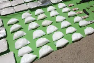 ضبط 5 عناصر إجرامية تخصصوا في جلب المخدرات بالسويس بحوزتهم مواد قيمتها 35 مليون جنيه
