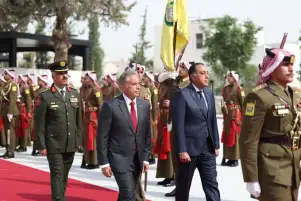 مراسم استقبال رسمية لرئيس الوزراء في الأردن