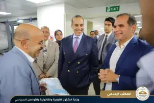 وزير الشئون النيابية يزور مستشفى الناس ويطمئن على أطفال غزة