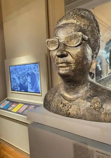 معرض صوت مصر.. فنانون وأدباء يحتفون بكوكب الشرق أم كلثوم على طريقتهم الخاصة
