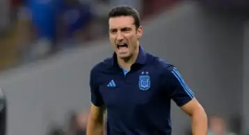 سكالوني يضم بائع متجول إلى صفوف منتخب الأرجنتين