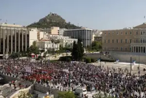 اليونان.. عمال يضربون 24 ساعة احتجاجا على مشروع قانون العمل الجديد