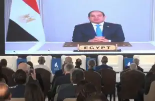 الرئيس السيسي: منتدى أسوان يتناول موضوعات الاستثمار في البنية التحتية والممرات الاستراتيجية