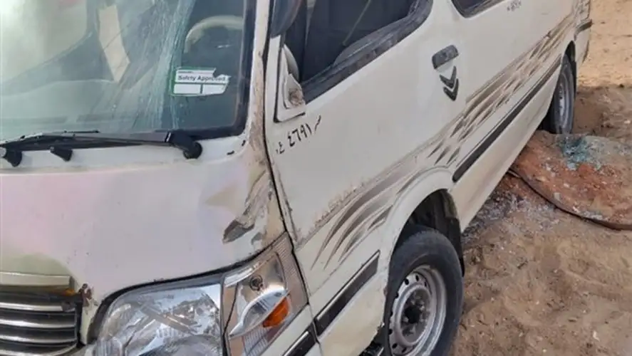 من بينهم سورية.. إصابة 3 أشخاص إثر انقلاب ميكروباص على الطريق الإقليمي
