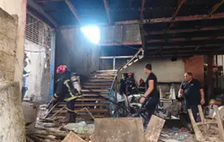 ماس كهربائي.. إخماد حريق بمخلفات مسرح الإسكندرية