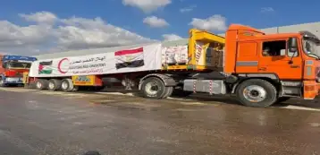 الهلال الأحمر المصري يطلق قافلة زاد العزة الـ61 حاملة 9200 طن مساعدات إلى غزة