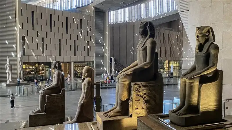 سفير مصر بطوكيو: اليابانيون يشعرون بفخر كبير لمشاركتهم في مشروع المتحف المصري الكبير