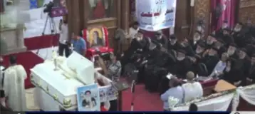 إقامة صلاة التجنيز على جثمان القمص إيليا نعيم وزوجته