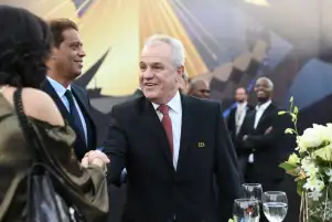 بعد إقالته بـ 6 سنوات.. مدرب مصر الأسبق ينافس على جائزة الأفضل في العالم