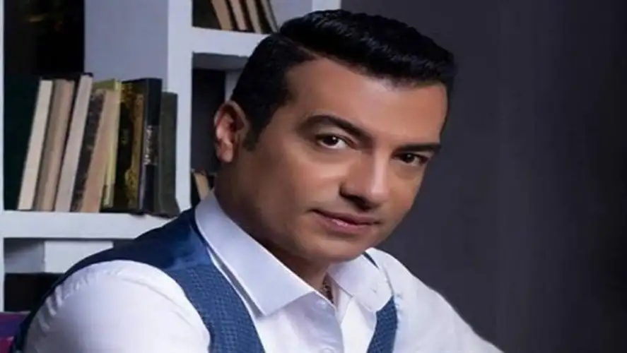 أخد تليفوناتي ومشي.. إيهاب توفيق يروي موقفا مضحكا تعرض له بسبب محمد منير