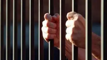 السجن 3 أعوام لمتهم بابتزاز فتاة بصور ومقاطع خادشة في الشرقية