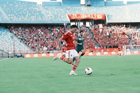 زيزو يتجاهل تحية نائب رئيس الزمالك بعد التتويج بالسوبر