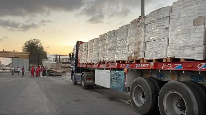 الهلال الأحمر المصري يرسل القافلة الـ70 من زاد العزة محملة بـ8200 طن مساعدات إلى غزة