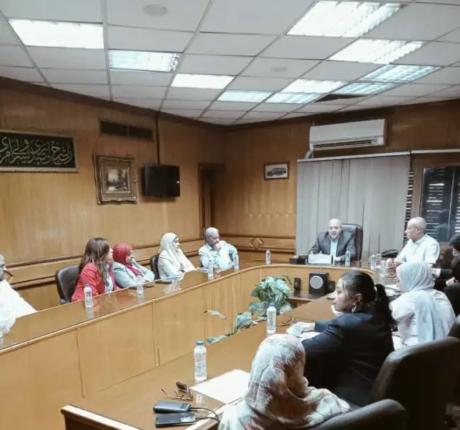 البيئة توجه فريق مشروع إدارة تلوث الهواء وتغير المناخ بالقاهرة الكبرى بمتابعة توريد 100 أتوبيس كهربائي