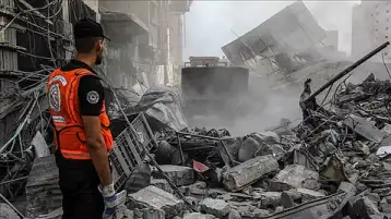 الدفاع المدني بغزة ينقل جثامين 35 شهيدا من ساحة عيادة الشيخ رضوان
