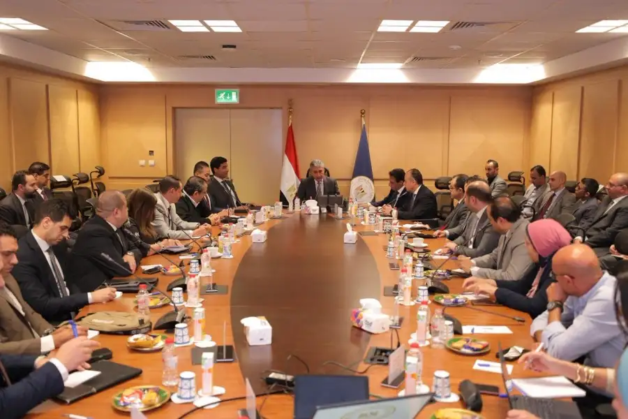 وزير السياحة يتابع مستجدات العمل بمنظومة التأشيرة السياحية عند الوصول استعدادا للتشغيل التجريبي بالمطارات