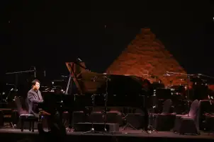 عازف البيانو العالمي لانج لانج يشكر مصر: حلم العزف أمام الأهرامات يتحقق أخيرا