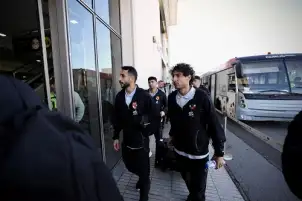 بعثة الأهلي تصل المغرب استعدادا لمواجهة الجيش الملكي