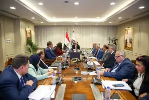 في اجتماعه الدوري برؤساء الشركات القابضة.. وزير قطاع الأعمال يتابع مؤشرات الأداء والموقف التنفيذي للمشروعات
