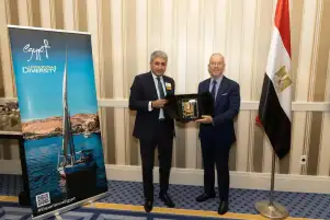 وزير السياحة يبحث مع رئيس اتحاد منظمي الرحلات الأمريكي زيادة التدفقات السياحية لمصر