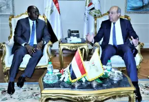 الطيران تبحث مع مؤسسة التمويل الدولية موقف الدراسات الاقتصادية لطرح مطار الغردقة أمام القطاع الخاص