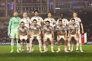 أياكس أمستردام يحقق فوزه الأول في دوري أبطال أوروبا
