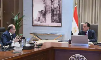 رئيس الوزراء يلتقي رئيس هيئة الدواء لاستعراض مشروع التتبع الدوائي الوطني