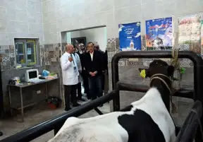 رئيس الوزراء يتفقد الوحدة البيطرية بقرية نوى ضمن مشروعات حياة كريمة بالقليوبية