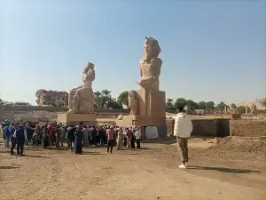 لجنة السياحة الثقافية بالصعيد: إعادة تمثال أمنحتب أمام معبد ملايين السنين بداية لأحد أكبر المعابد الجنائزية بالبر الغربي