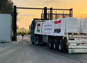 الهلال الأحمر المصري يطلق قافلة زاد العزة الـ104 تحمل 207 آلاف سلة غذائية و30 ألف قطعة ملابس شتوية لدعم غزة