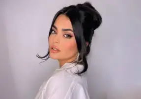 أسماء جلال: آسر ياسين لذيذ جدًا ودمه خفيف.. وقدم مشاهد أكشن صعبة في فيلم «إن غاب القط»