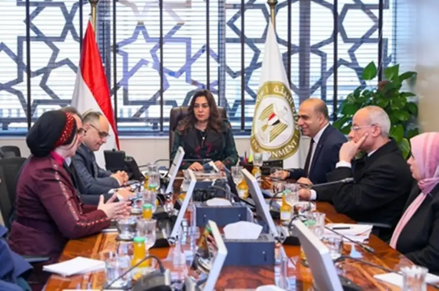 وزيرة البيئة تتابع إعداد خطة الاستجابة لنوبات تلوث الهواء الحادة