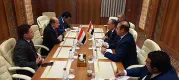وزير الخارجية يؤكد لنظيره اليمنى أهمية التوصل لحل سياسي شامل عبر حوار يمني- يمني جامع