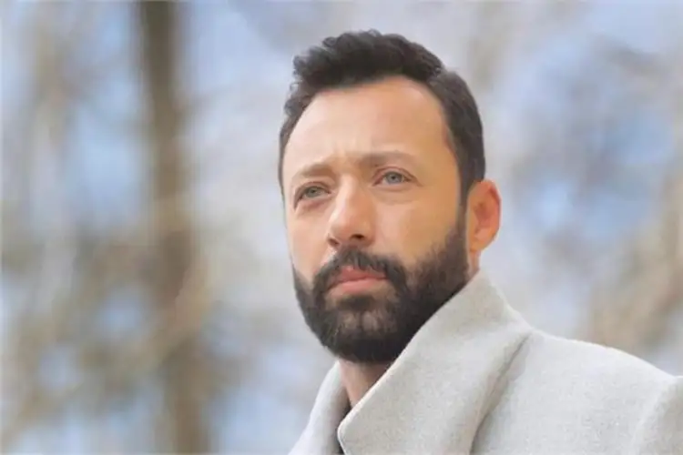 أحمد فهمي: توليت مسئولية أن أكون الرجل منذ العاشرة بين 5 شقيقات