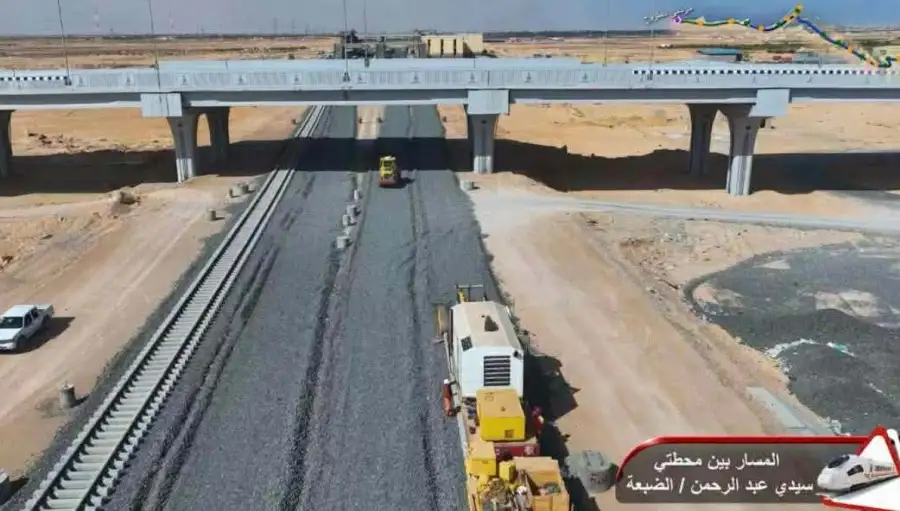 النقل: تقدم أعمال تشطيب المحطات وتركيب القضبان بالخط الأول من القطار السريع