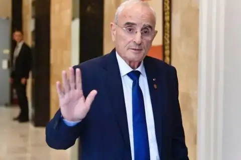 وزير الدفاع اللبناني يصل قطر على رأس وفد عسكري