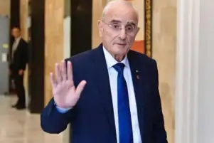 وزير الدفاع اللبناني يصل قطر على رأس وفد عسكري