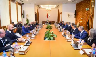 وزير الخارجية يستقبل وفدا من رجال الأعمال الكنديين