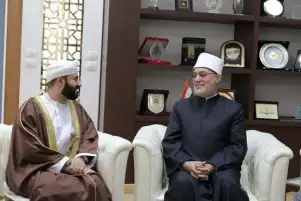 مفتي الجمهورية بالرؤى المشتركة بين دار الإفتاء والمؤسسات الدينية العُمانية لتعزيز تبادل الخبرات