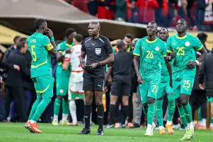 «كاف» يفتح تحقيقًا مع مدرب السنغال وقد يحرمه من مونديال 2026