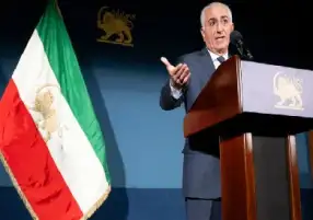 قراصنة يستهدفون البث الفضائي للتلفزيون الرسمي الإيراني لإذاعة لقطات تدعم ولي العهد المنفي